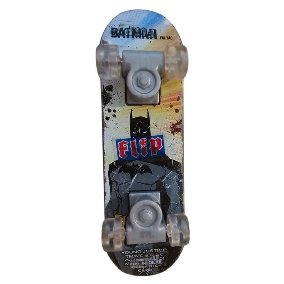 Tech Deck Batman DC Universe Young Justice Mini Finger Flip Skateboard Black Toy - Picture 2 of 4